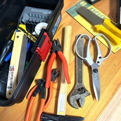【B320】日曜大工/DIY/工具/はさみ/トンカチ/ドライバー/工具ケース/ペンチ/釘/現状品の画像
