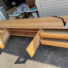 長いテレビ台の画像