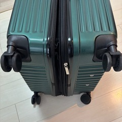 スーツケース 大型　緑　ほぼ未使用　70Lの画像