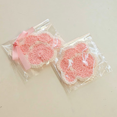 ハンドメイド 肉球コースター 2枚セット 手編み かぎ針編み ピンク×ホワイト 猫 犬 かわいい ドリンクコースター プレゼントの画像