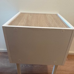サイドテーブル　
引き出し付きの画像