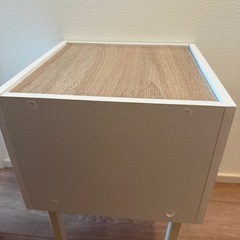 サイドテーブル　
引き出し付きの画像