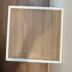 サイドテーブル　
引き出し付きの画像