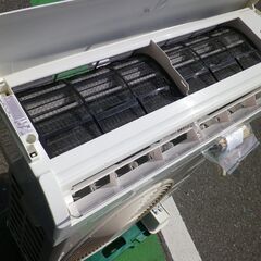 シャープ　100V　6～8畳用　エアコン　AY-H22TD-W　高濃度プラズマクラスター7000搭載　2018年製の画像