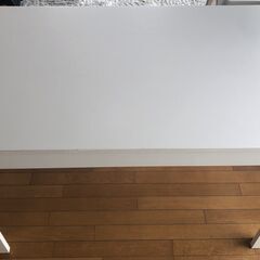 【IKEA 伸縮式ダイニングテーブル】幅180cmまで拡張可能／ホワイト系の画像