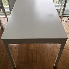 【IKEA 伸縮式ダイニングテーブル】幅180cmまで拡張可能／ホワイト系の画像