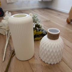 造花、プラスチック製の花瓶セット
の画像