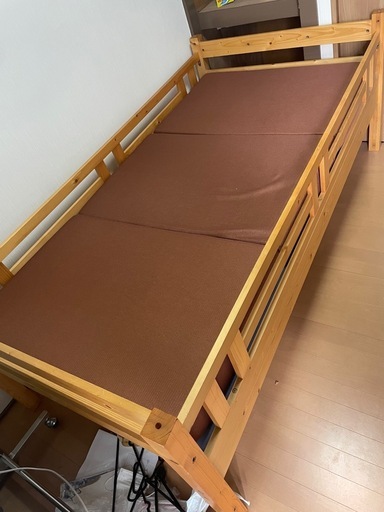 木製
シングルベッド　