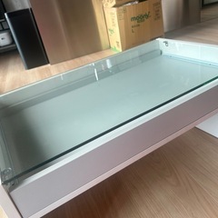 【〜10/18まで無料お譲り】LOWYAガラステーブルの画像