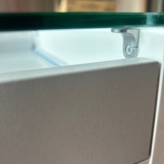 【〜10/18まで無料お譲り】LOWYAガラステーブルの画像