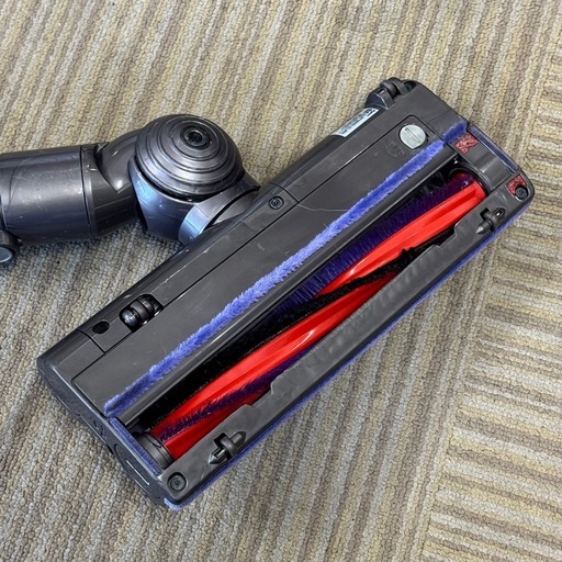 【超美品‼️】バッテリー新品♪ ダイソン コードレススティッククリーナー サイクロン式掃除機 V6 アタッチメント多数 スタンド付き♪