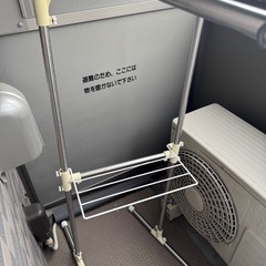 物干し竿　、物干し竿立て　それぞれ2つずつの画像