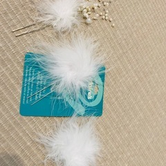 髪飾り★赤と白いファー★成人式やパーティーの画像