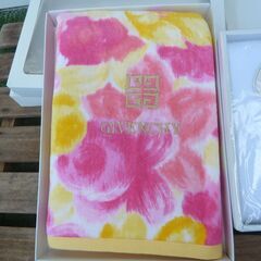 GIVENCHY・LOIRE バスタオル　の画像