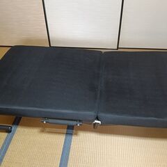 折り畳み　ベッド　枕部分　可動(手動で約９０度ぐらいまで）の画像