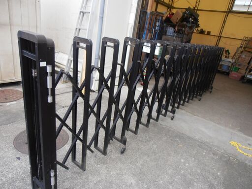 592>　アコーディオン式門扉　中古品