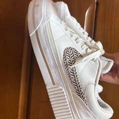 NIKE スニーカー25cmの画像
