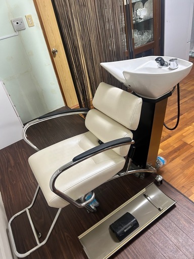 シャンプー台　イス