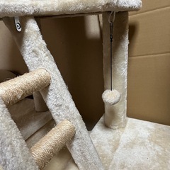 キャットタワー　スリム　使用感ありの画像