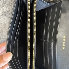 Tory Burchブラック財布の画像