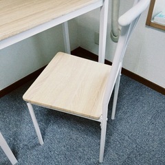 【3500円でお譲りします】パソコンデスク＋椅子の画像