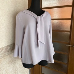 白🤍とグレー🩶のブラウス　Mサイズの画像