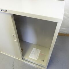T-010 未使用訳あり品 引違い書庫 W880 鍵付の画像