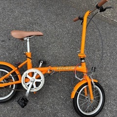 オレンジカラー　自転車　折りたたみ自転車の画像
