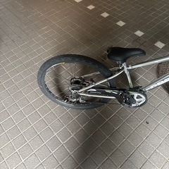 子供用自転車　24インチ　6段ギア　オートライト、鍵なし、マウンテンバイクの画像