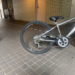 子供用自転車　24インチ　6段ギア　オートライト、鍵なし、マウンテンバイクの画像