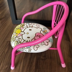 ハローキティ（Hello Kitty）の子ども用の椅子の画像