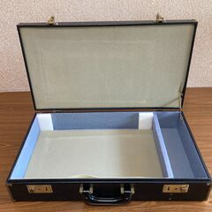 【中古/長期保管品】■アタッシュケース？■詳細不明■W55㎝×Ｈ32㎝×Ｄ12㎝■ブラック■の画像