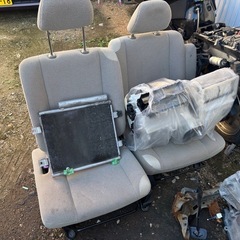 鉄くずダンボール自動車部品の画像