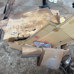 鉄くずダンボール自動車部品の画像