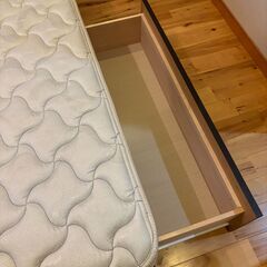 🛏️【ダブルベッドお譲りします】幅141×長さ210.5×高さ77.5cmの画像