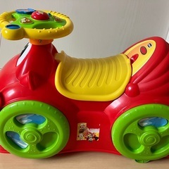 車のおもちゃの画像