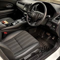 ヴェゼルハイブリッドX  Lパッケージ　4WD 低走行　美車の画像