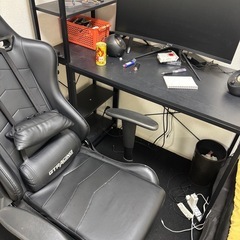 ゲーミングチェア&デスクの画像