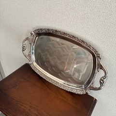 金属製　お盆　洋風トレイ　銀色のトレー　大きめ　ケーキやティーなどにの画像