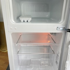 ★除菌済み★美品 ★Hisense☆93L☆2ドア冷蔵庫☆右開き☆強化ガラス製棚☆オートクローズ冷蔵室ドア【HR-B95A】冷凍冷蔵庫/動作確認済み/２ドア/学生/121L/単身用/新生活/大家族/一人暮らし/家電/電化製品/福岡市/糸島市/お買い替え対応/古い家電引取り処分可能/直接引取り/自社便配送可能 【JUN-PayPay】【クレジットカード･PayPay支払い可能】の画像