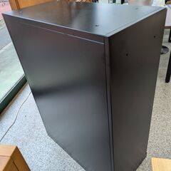 【現品限り】 ロッカー スチール 両開き ブラック 鍵付き キー付き カギ付き 幅80.5cm 高さ110cm オフィスロッカー 下駄箱 シューズロッカー 更衣ロッカー：ブラックの画像