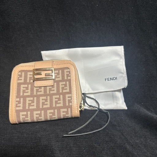 正規品　フェンディー折りたたみ財布