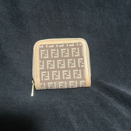 正規品　フェンディー折りたたみ財布