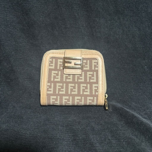 正規品　フェンディー折りたたみ財布