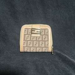 正規品　フェンディー折りたたみ財布の画像