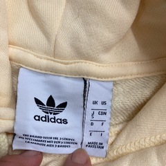 adidasトレーナーの画像