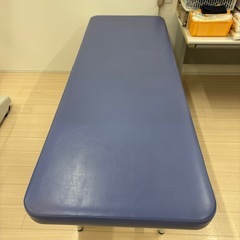 マッサージ昇降ベッドの画像