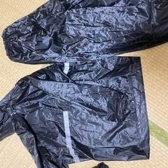 レインコートとレインパンツの画像