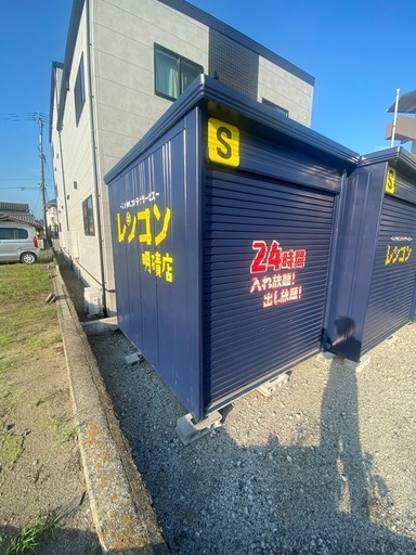 物置　倉庫　ガレージ　シャッター付き