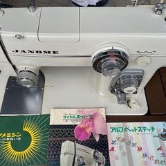 【取引決まりました】JANOME ジャノメ ミシン 680 作業台 足踏み 家庭用ミシン 収納式 テーブル 昭和レトロ　ジャンクの画像